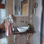 Theetuin Onder De Pannen Bed & Breakfast 4*
