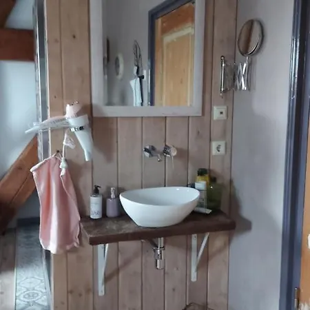 Theetuin Onder De Pannen Bed and Breakfast 4*